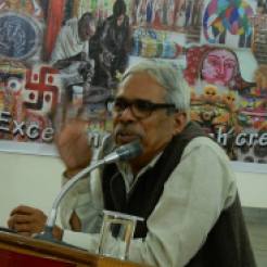 Shri Mushtak Khan, eminent Art Historian on Tribal & Folk Arts of India, addressing a session on Tribal & Folk Arts